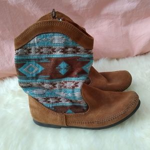 Minnetonka Southwestern Tapestry Suede Boots